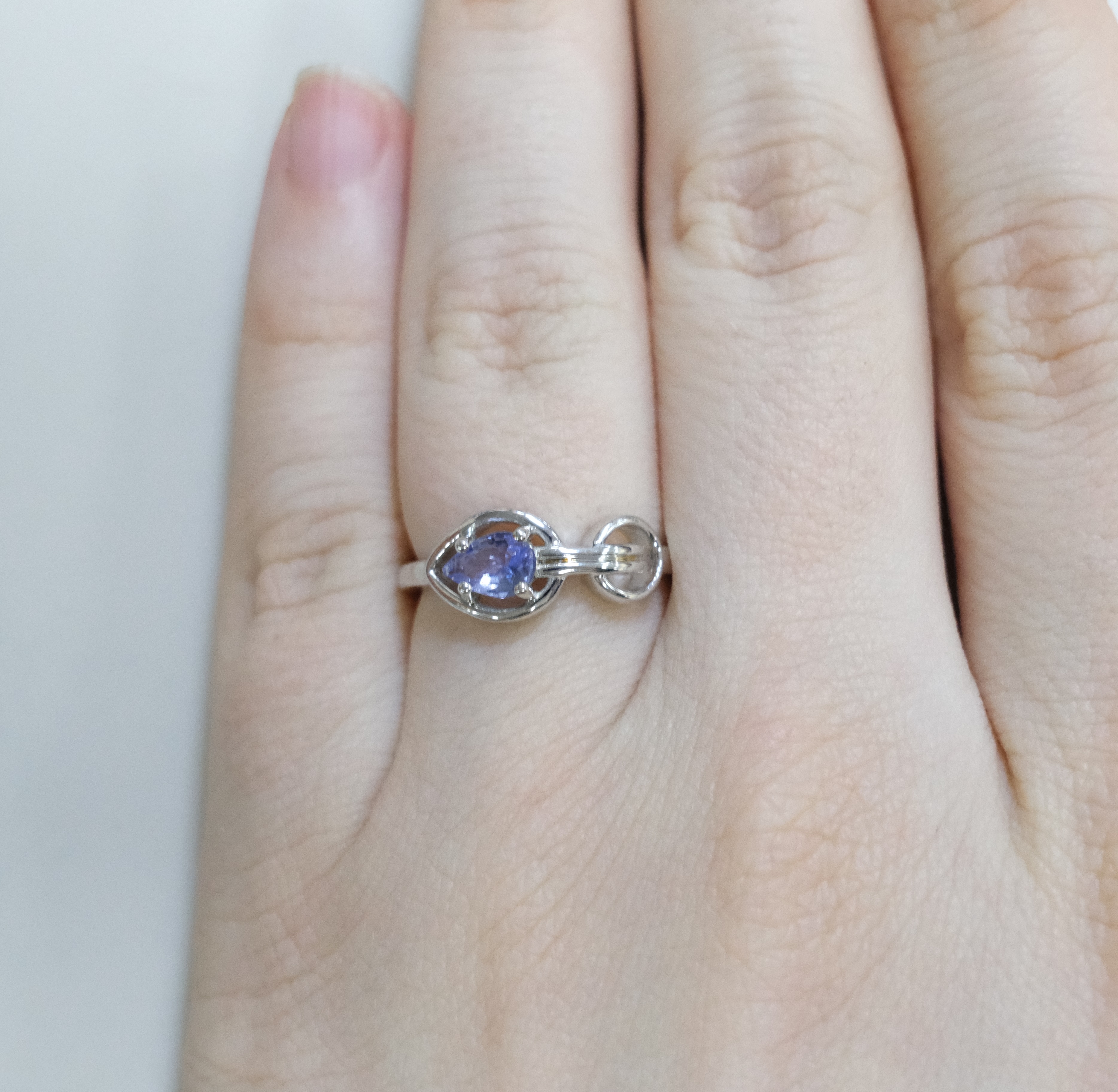 Серебряное кольцо с танзанитом